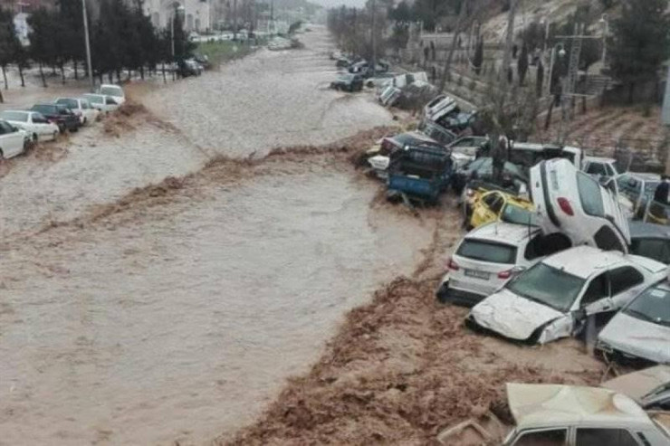 Qonşu ölkədə daşqınlar: Ölənlər var... 