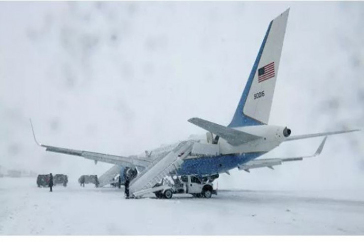 Merlin ştatında Endryus aviabazası, ABŞ prezidentinin təyyarəsi