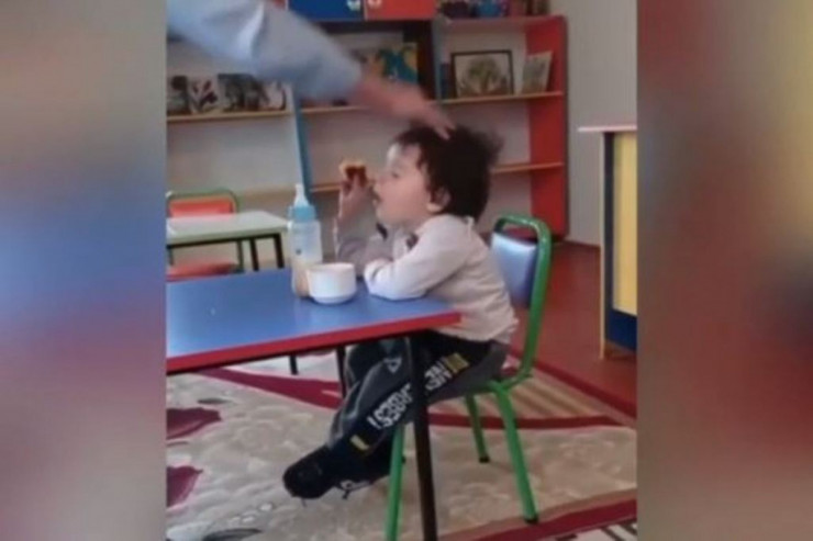 Bağçada uşağı döyən tərbiyəçi İŞDƏN ÇIXARILDI 
