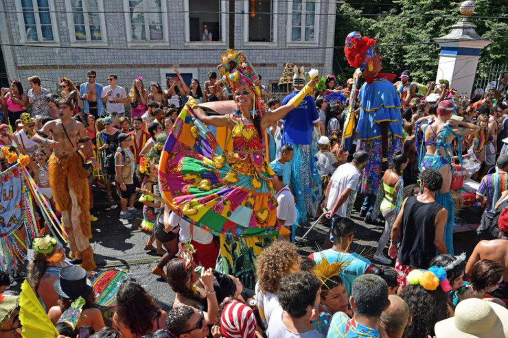 Məşhur karnaval təxirə salındı