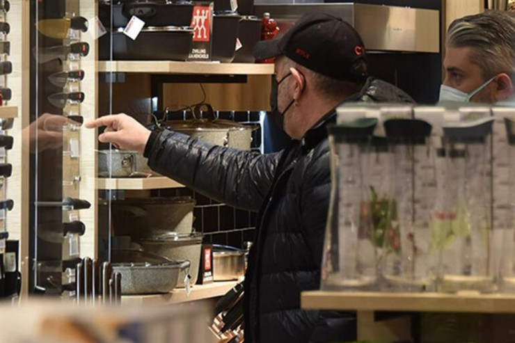 Aktyor alış-verişdə 20 min xərclədi - FOTO 