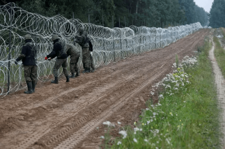 2 ölkə arasında divar inşa edilir: hündürlüyü 5,5 metr 