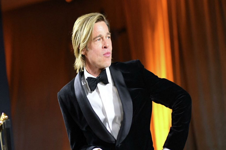 Bred Pitt artıq tək deyil: aktyor məşhur müğənni ilə görüşür -  VİDEO 