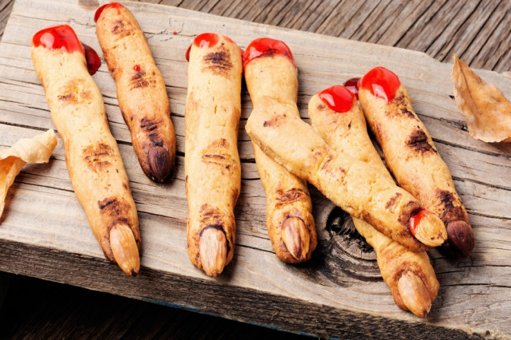 Adamyeyənlikdə  ittiham olunan aktyor satıcı işləyir