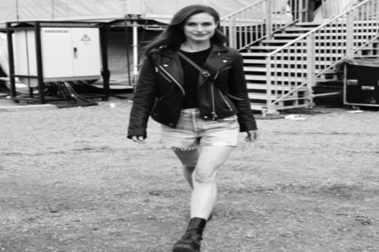  Günün şəkli:   Baş nazir mini şortda rok festivalında