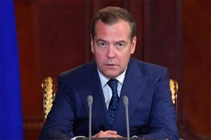 "Yeni valyuta yaradılacaq"  - Medvedev ruslara SƏSLƏNDİ