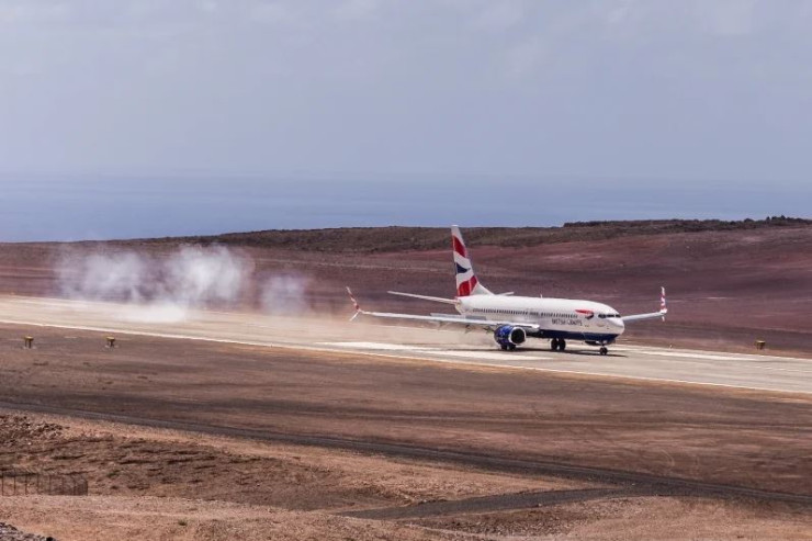 Bu ölkədə  anomal isti   hava: Aeroportda uçuş-enmə  zolağı əridi  