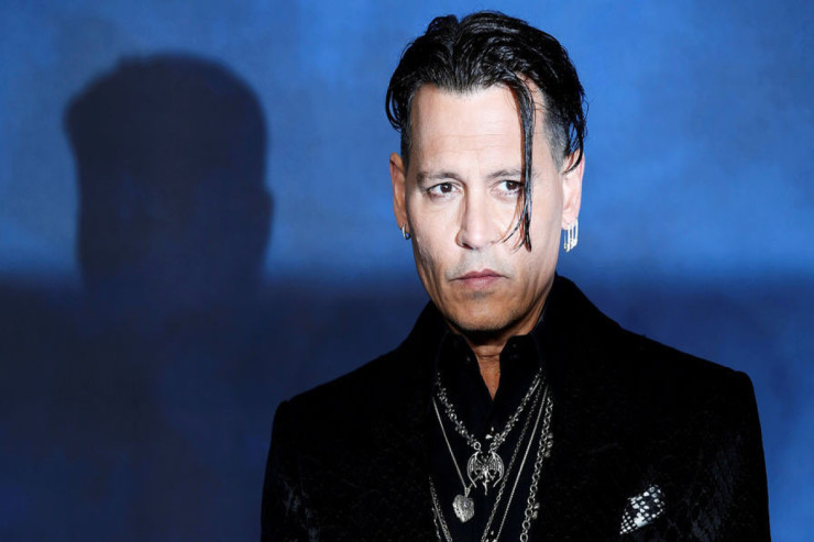 Məşhur aktyor portretlərini satır