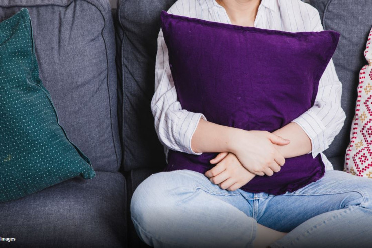 Elan saytından pulsuz divan aldı, içindən... 