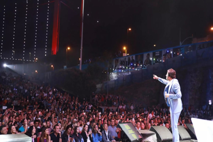 Məşhur müğənni  16 ildən sonra  konsert verdi -FOTO 