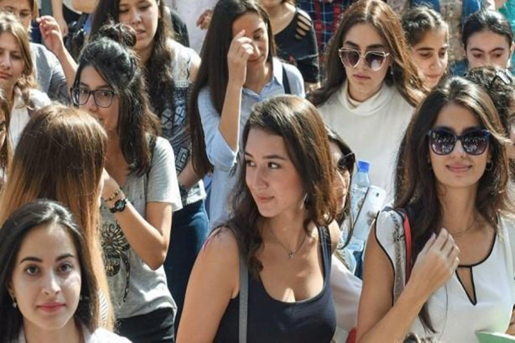 Bakıda bu universitetdə geyimlə bağlı QADAĞA VAR - AÇIQLAMA