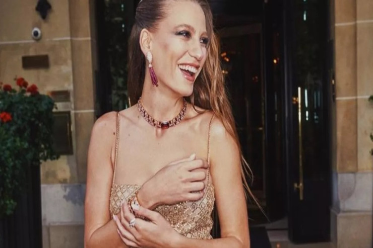 Serenay Sarıkaya yeni stildə : Hamı bəyəndi - FOTO 