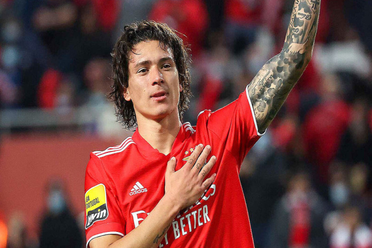 "Liverpul"dan Nunyesə 100 milyonluq  təklif