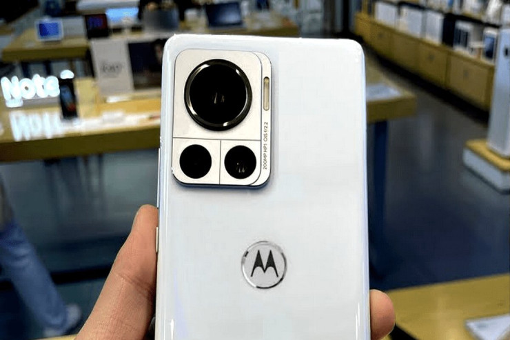 "Motorola"dan yeni telefon -FOTO 