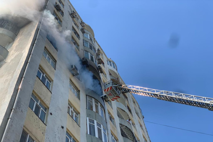 Bakıda yaşayış binasında YANĞIN  - VİDEO  - FOTO 