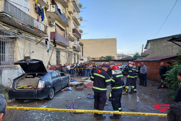 Azərbaycanlıların sıx yaşadığı ərazidə  EYVAN UÇDU,   iki nəfər  ÖLDÜ  - FOTO  - YENİLƏNİB 