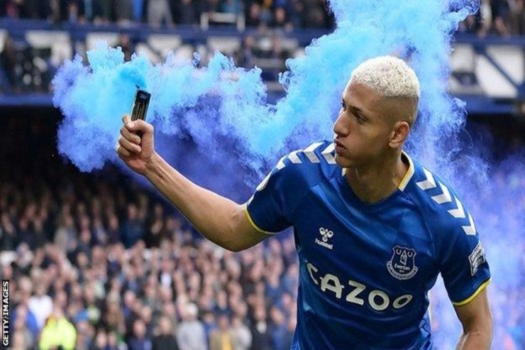 "Everton"un hücumçusu, "Barselona"nın müdafiəçisi "Tottenhem"ə keçdi