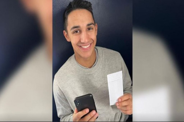 Ananın sosial şəbəkədən istifadə etməyən oğluna hədiyyəsi