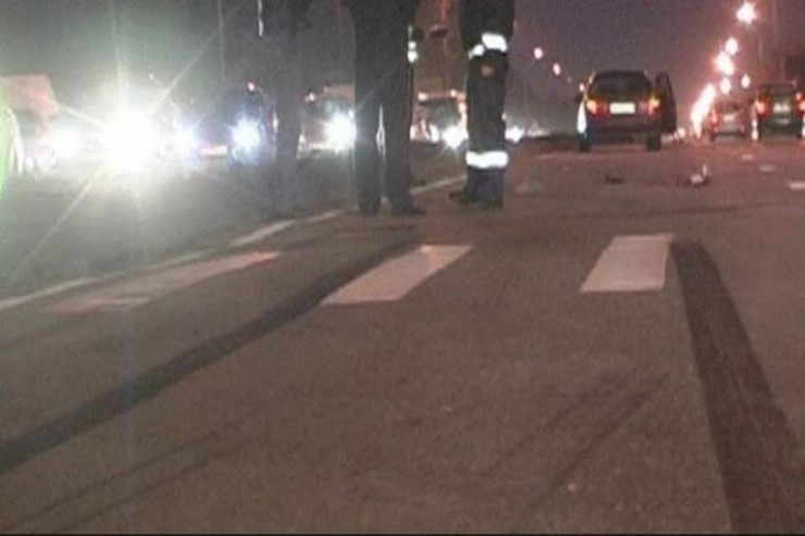   Yolu keçən kişini avtomobil vurdu