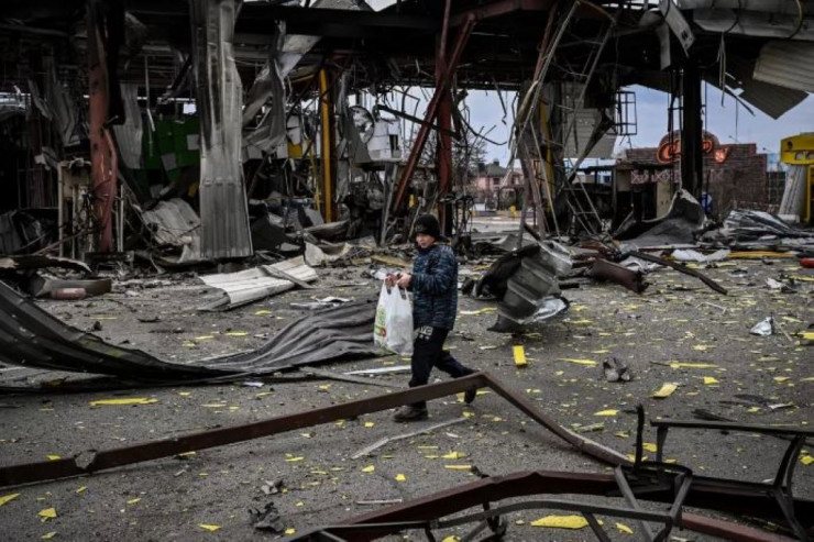 Kiyevdə çörək zavodu bombalandı: 13 ÖLÜ 