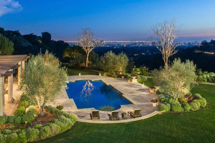  ŞOK QİYMƏT  :Reper məşhur müğənnidən  EV ALDI