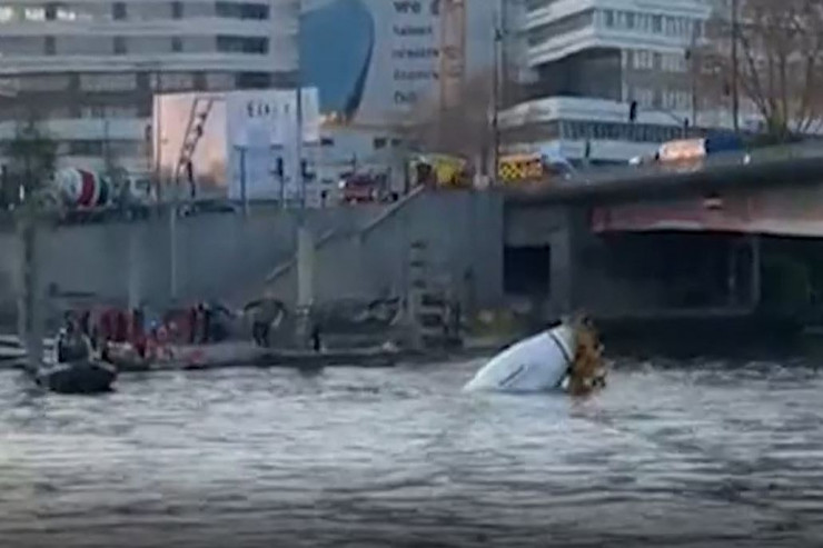  Beton mikseri çaya aşdı