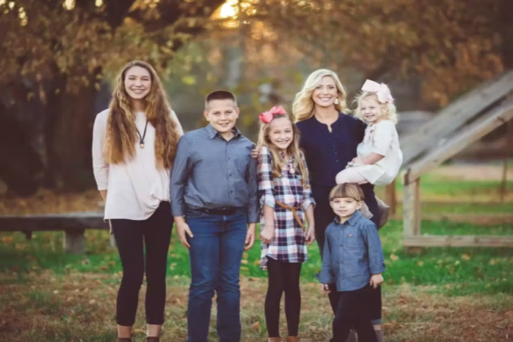 Körpə uşağı böyük qızına həvalə edən ana qandallandı 