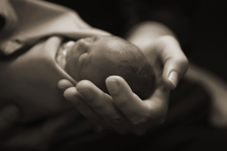 Məşhur müğənni  uşağını itirdi  