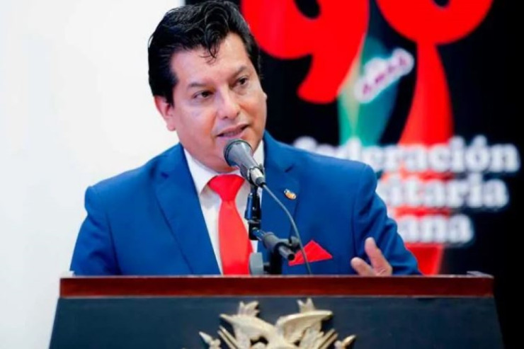 200 kəsiri olan tələbəni məhkəməyə verdilər