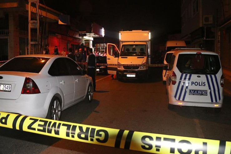 İş yerinin qarşısında güllələnmə:  Bir nəfər öldü  