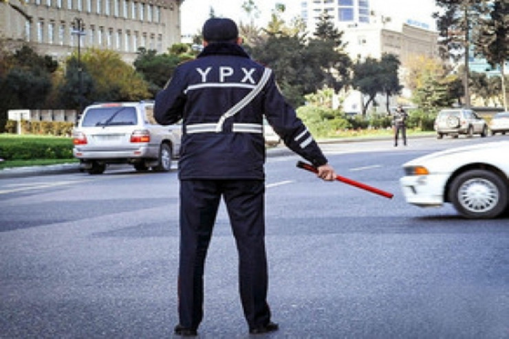 Yol polisini bıçaqlamaq istəyən sürücü saxlanıldı-TƏFƏRRÜAT 