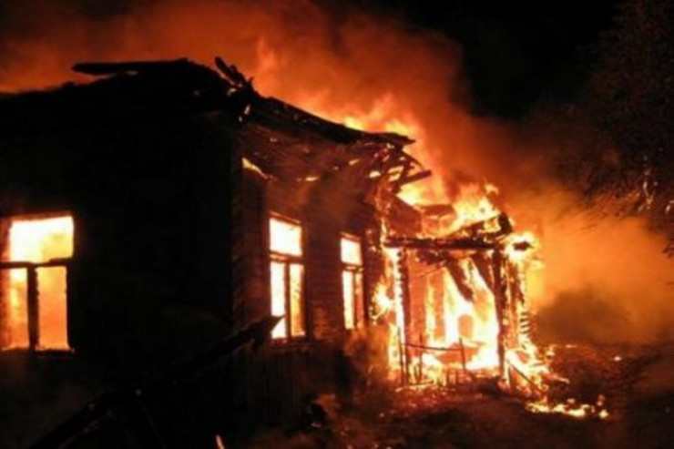 Bakıda ev yandı:  Ölən var 