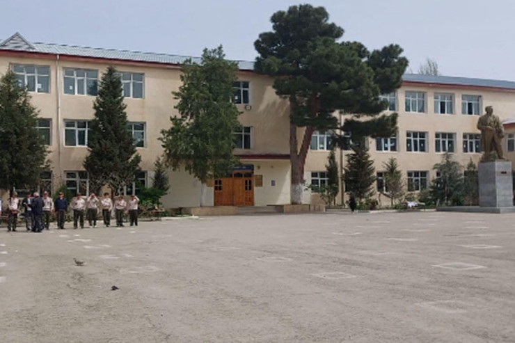 İsmayıllıda məktəbli bıçaqlandı