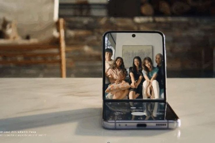  Gözəllik və güc:   “Galaxy Z Flip4” və “Galaxy Z Fold4” haqqında növbəti qeydlər ® 