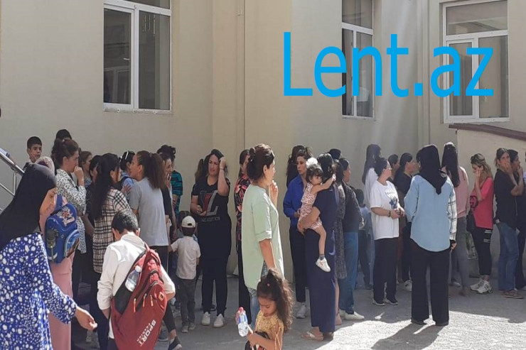 Uşağı dürtüb deyir ki, müxbirlər sual versə, dinmə -  Şagirdi döyülən məktəbdə 