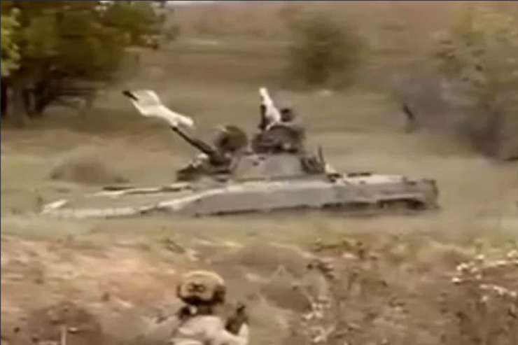 Ruslar hərbi texnikanı Ukrayna hərbçilərinə satdılar -  VİDEO 