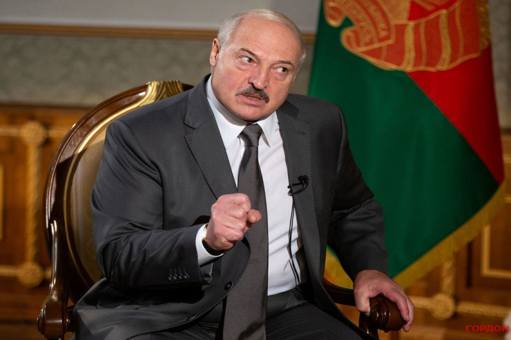 Lukaşenkonun hərbçilərdən TƏLƏBİ:  “Ölün!” 