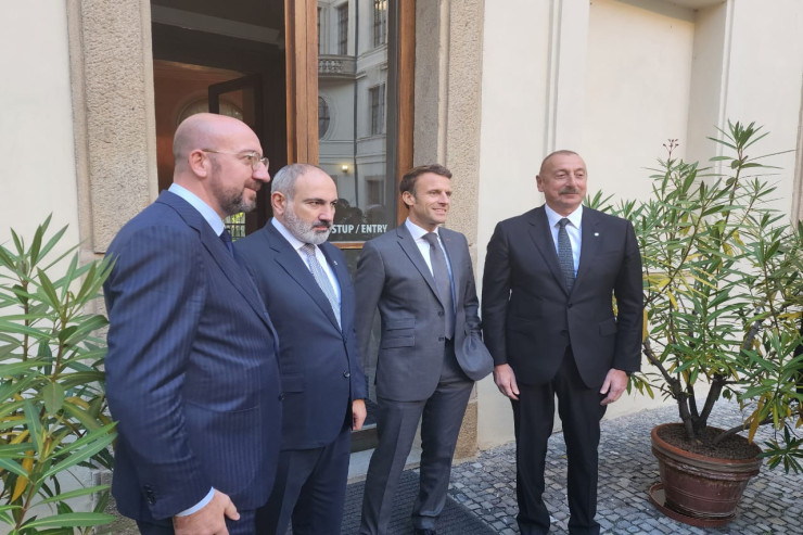 Praqada liderlərin görüşü başladı -  FOTO 