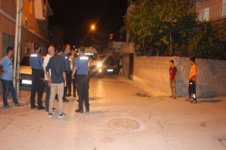 Barışmaq üçün keçmiş sevgilisinin evinə getdi, iki  güllə ilə öldürdü  