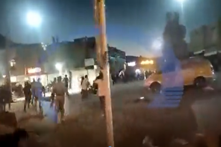  İranda gənclər   repressiya qüvvələrini daş-qalaq etdilər - VİDEO 