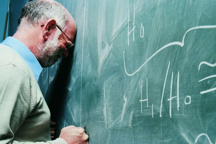 Azərbaycanda müəllim  dərsdə ÖLDÜ 