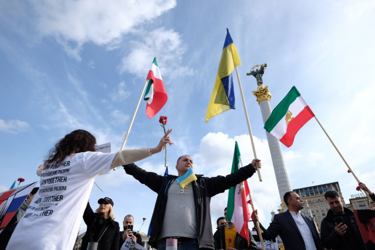 İranlılar Kiyevdə mitinqə başladılar: TEHRANA QARŞI  - FOTO 