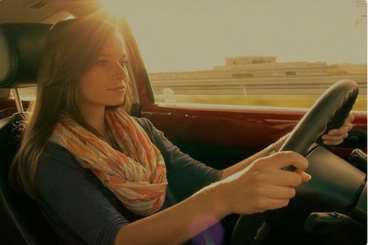 Avtomobilin şüşəsindən qaralmaq mümkündürmü? -  MARAQLI CAVAB 