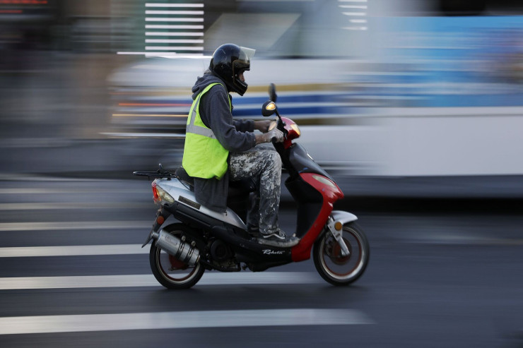 Bakıda maşın qiymətinə motosiklet nömrəsi satılır - FOTO 