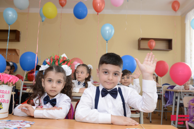 Bu gün Azərbaycanda  "Bilik günü"   qeyd edilir