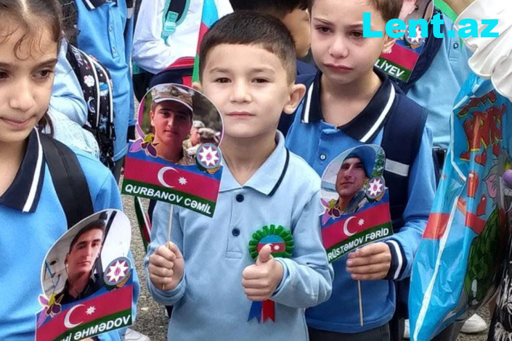 Birincilər əllərində gül yox, ŞƏHİD FOTOLARI İLƏ... 