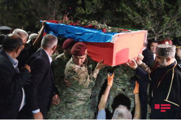 Şəhid Elnur Səmədov Sumqayıtda dəfn edildi -FOTO 