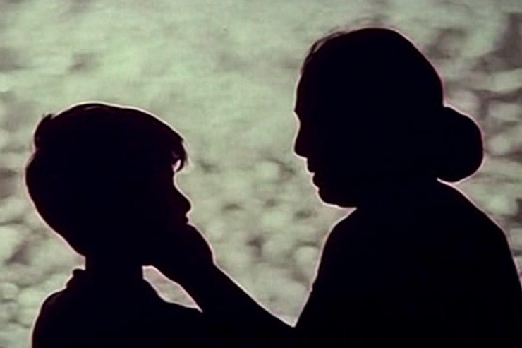 Bakıda azyaşlı oğlu ilə narkotik satan ana TUTULDU   - VİDEO 