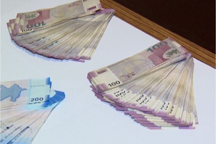 Qardaşının evindən külli miqdarda pul OĞURLADI 