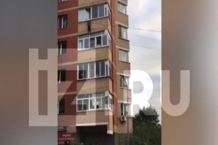 4-cü mərtəbədən yıxılan uşaq   sağ qaldı - VİDEO 